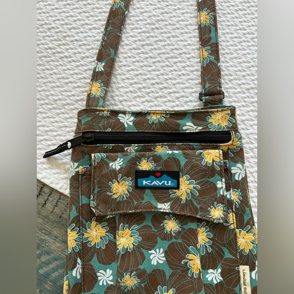 Kavu Limited Edition Cross Body Purse Bag Brown Blue Yellow Like New - Picture 6 of 8